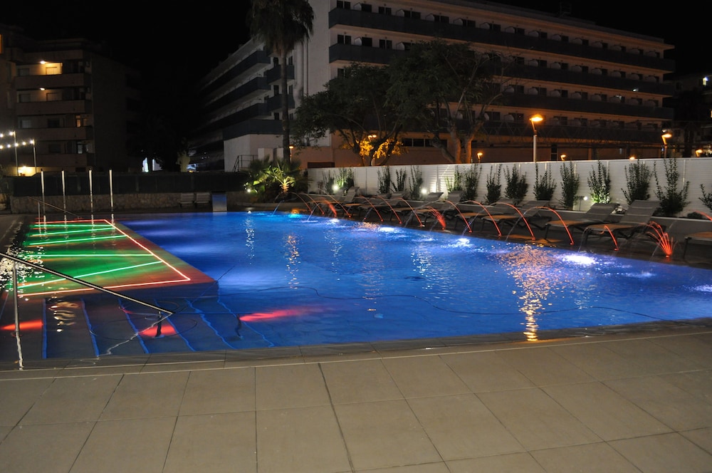 Olympus Palace — Swimming pool in Salou, Catalonia
