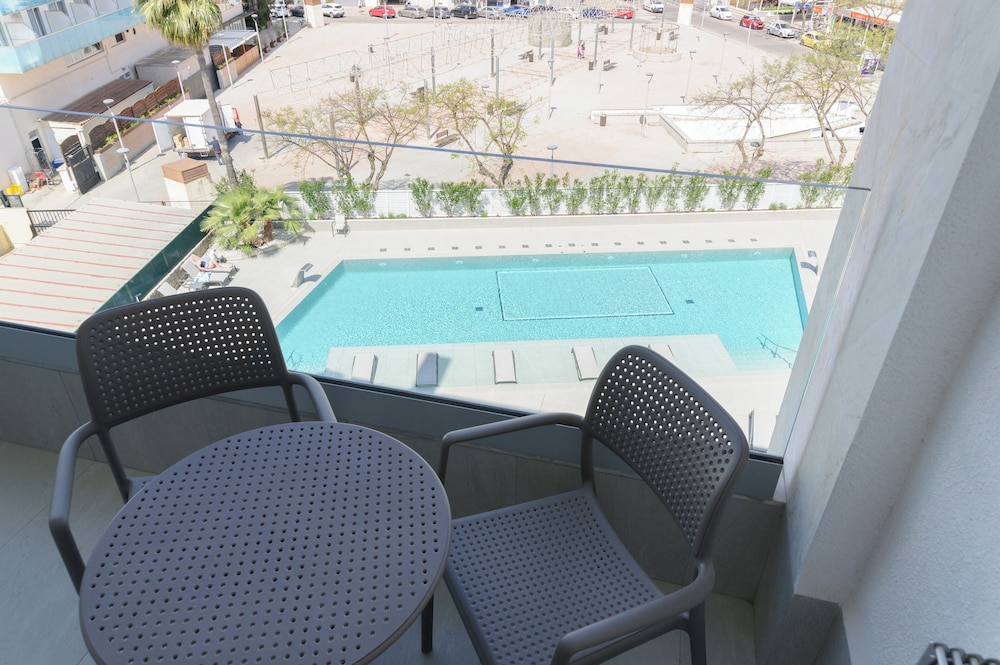 Olympus Palace — Swimming pool in Salou, Catalonia