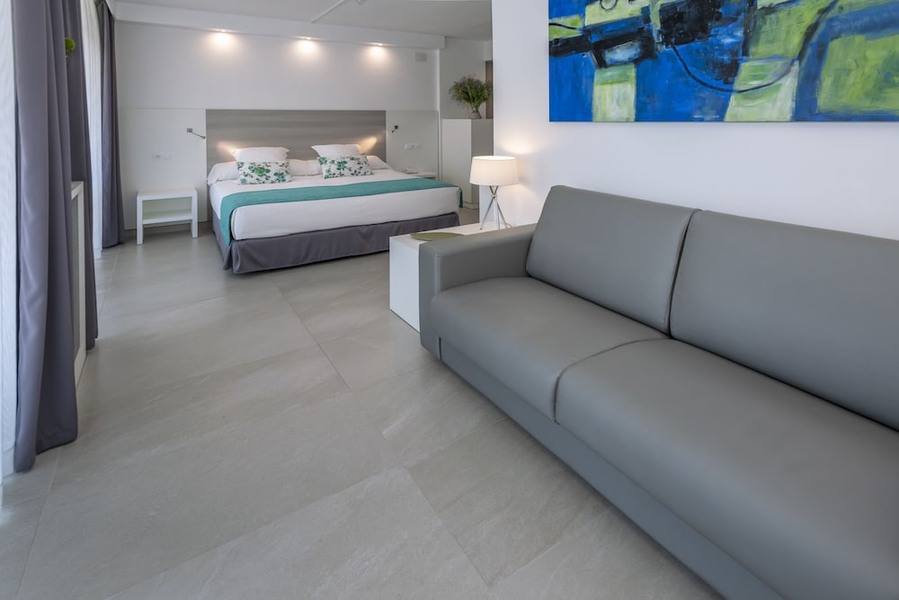 Olympus Palace — Hotel rooms in Salou, Catalonia