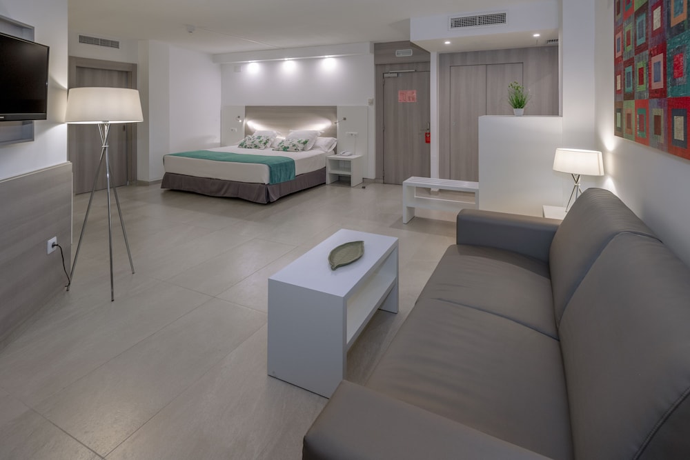 Olympus Palace — Hotel rooms in Salou, Catalonia