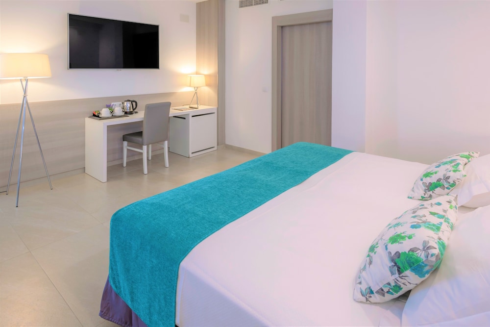 Olympus Palace — Hotel rooms in Salou, Catalonia