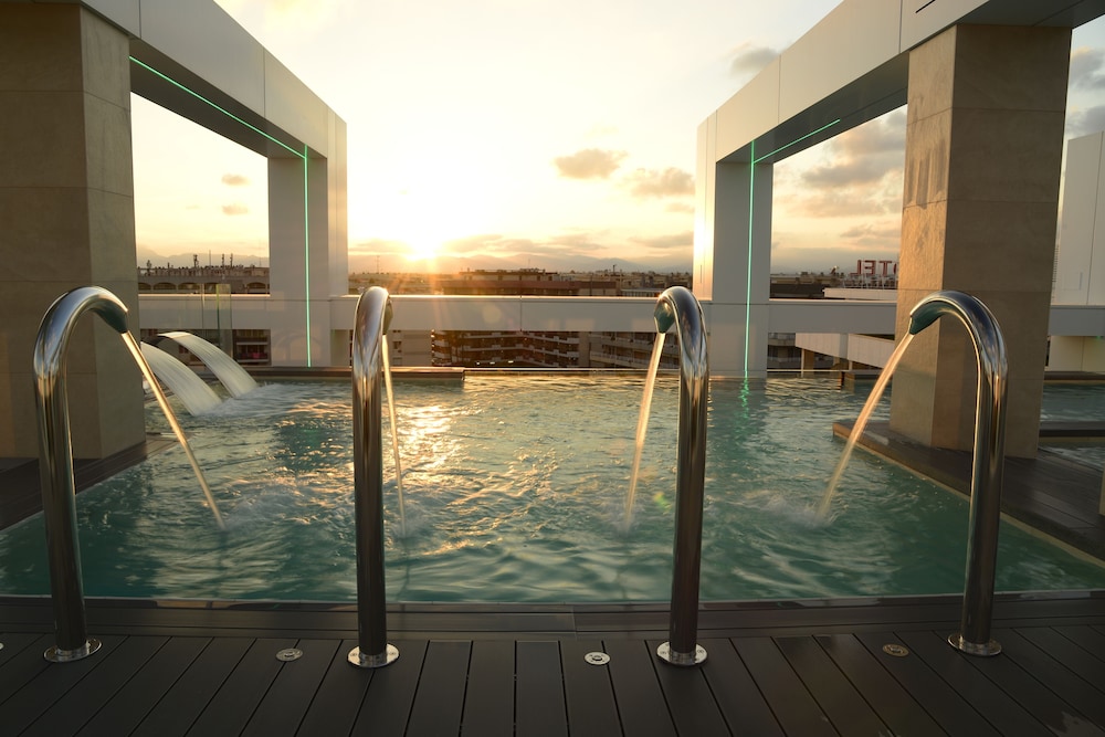 Olympus Palace — Swimming pool in Salou, Catalonia