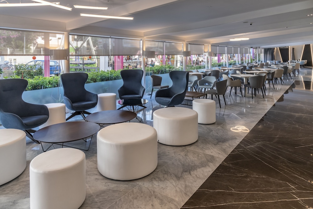 Olympus Palace — Restaurant & bars in Salou, Catalonia