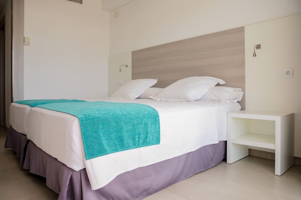 Olympus Palace — Hotel rooms in Salou, Catalonia