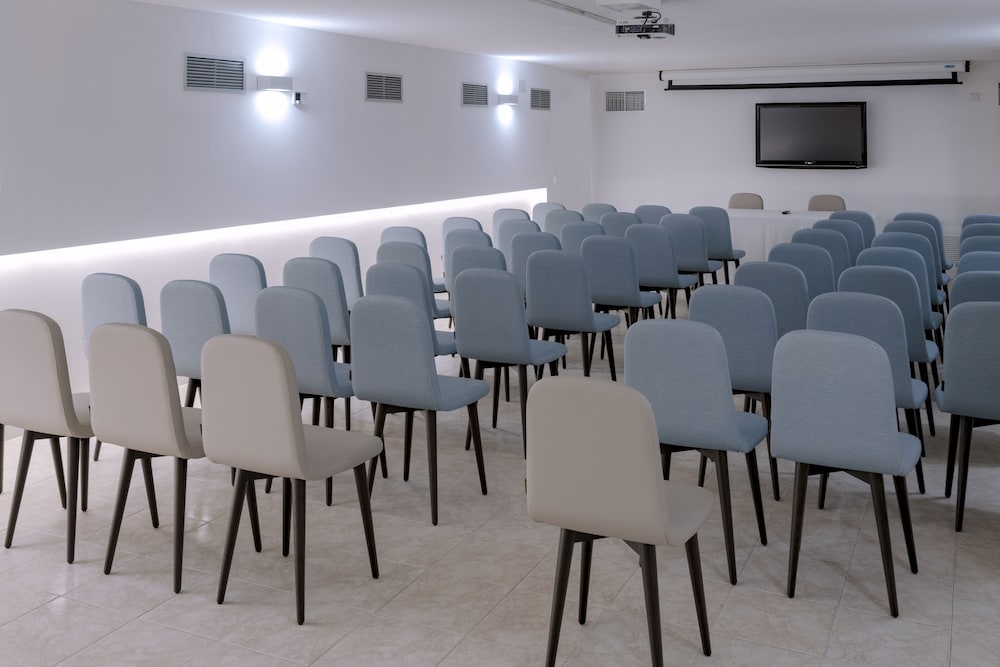 Olympus Palace — Restaurant & bars in Salou, Catalonia