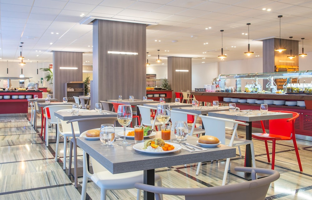 Hotel Salou Sunset (Adults Recommended) by Pierre & Vacances — Restaurant in Salou, Catalonia