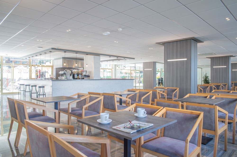 Hotel Salou Sunset (Adults Recommended) by Pierre & Vacances — Restaurant in Salou, Catalonia
