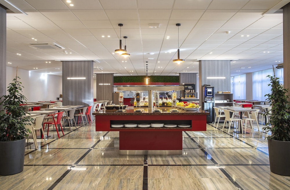 Hotel Salou Sunset (Adults Recommended) by Pierre & Vacances — Restaurant in Salou, Catalonia