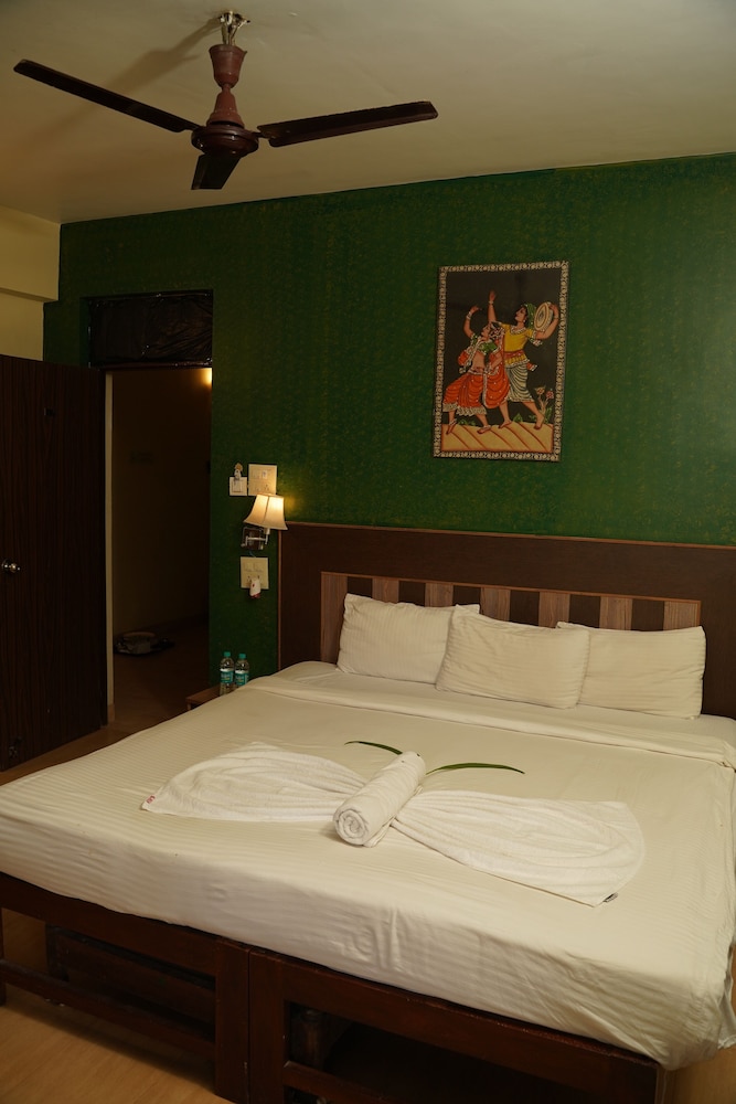 Ala Goa Resort — Hotel rooms in Betalbatim, Goa