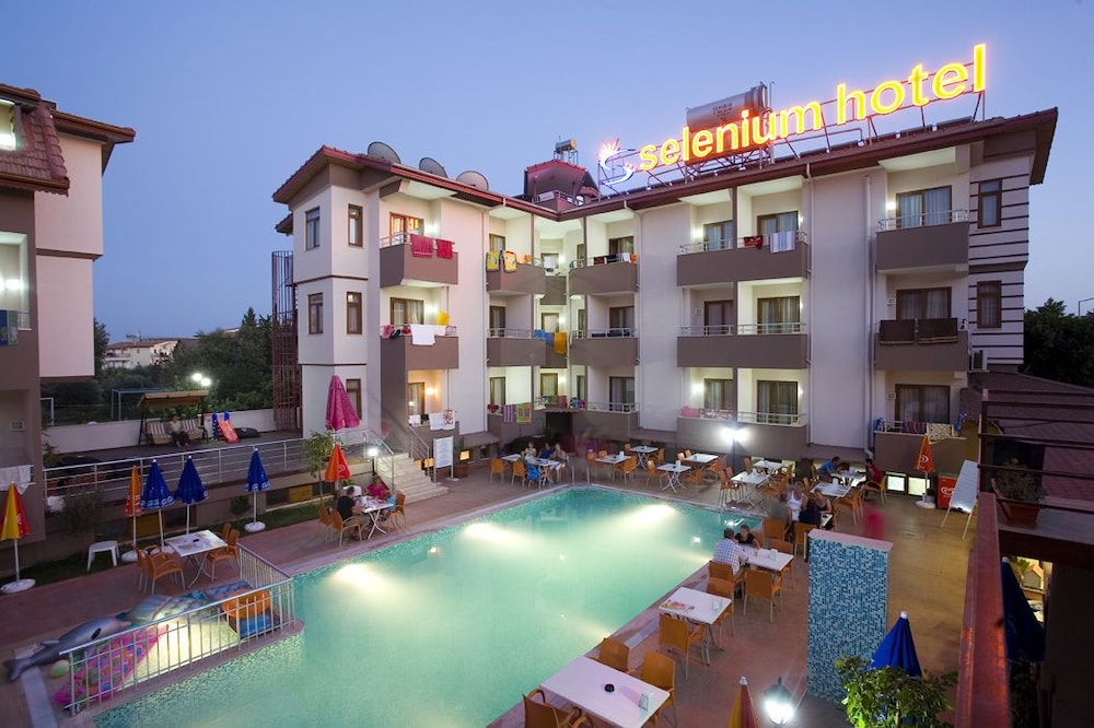 Selenium Hotel — Hotel building in Side