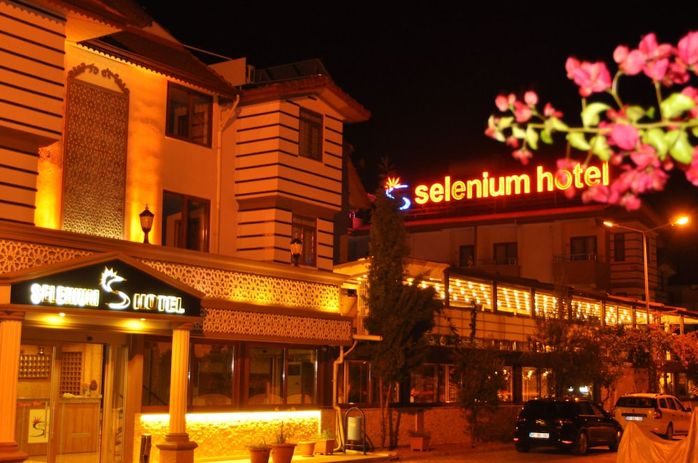 Selenium Hotel — Hotel building in Side