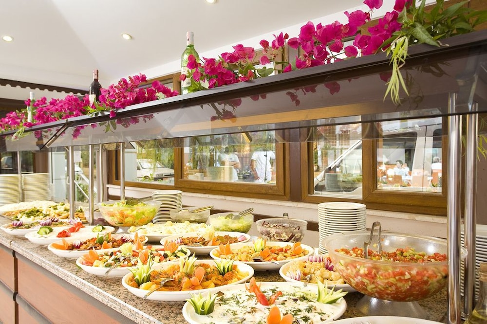 Selenium Hotel — Restaurant & bars in Side
