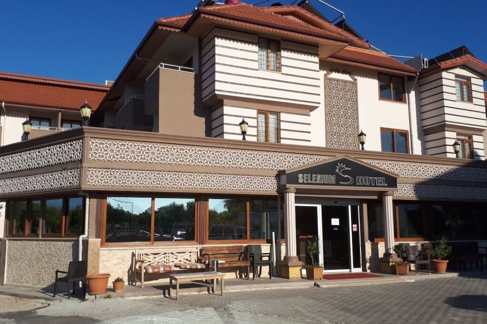 Selenium Hotel — Hotel building in Side