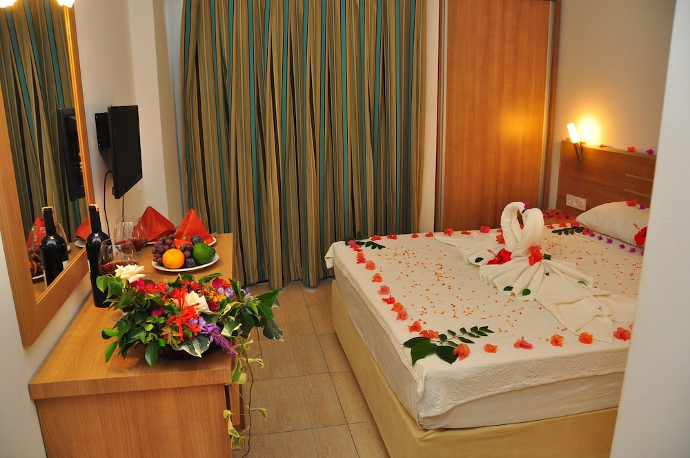 Selenium Hotel — Hotel rooms in Side