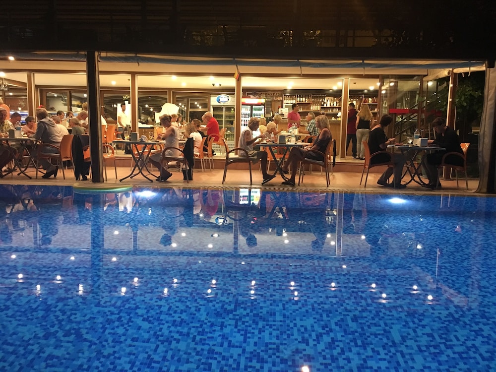 Selenium Hotel — Restaurant & bars in Side