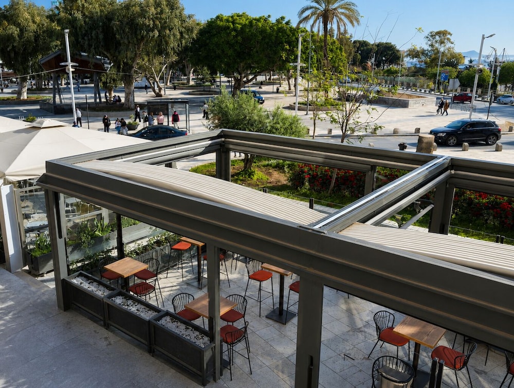 Metaxa Hotel — Restaurant & bars in Heraklion