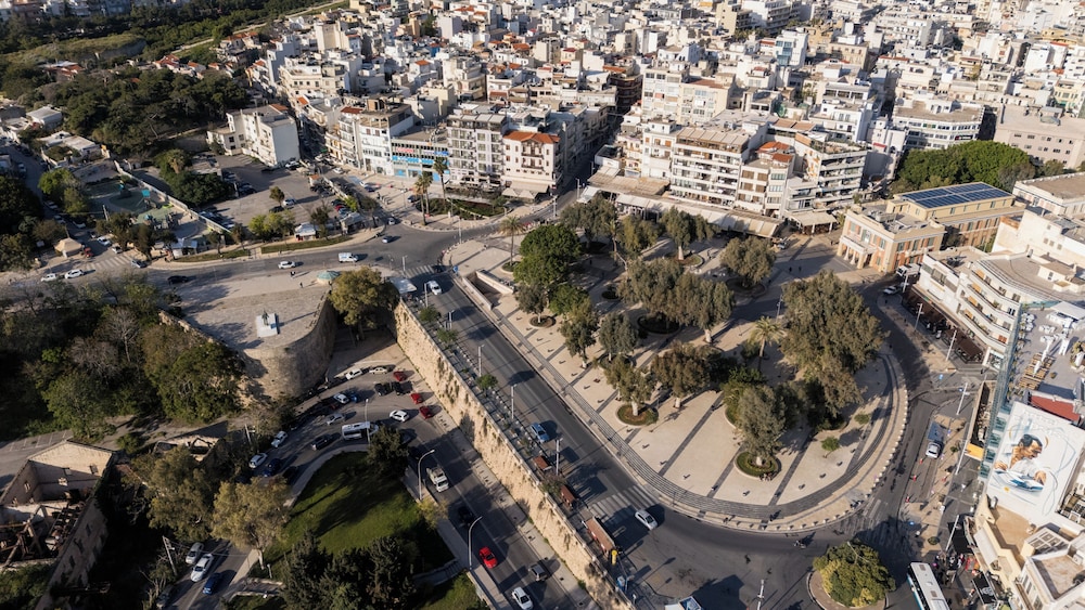 Metaxa Hotel — Hotel building in Heraklion