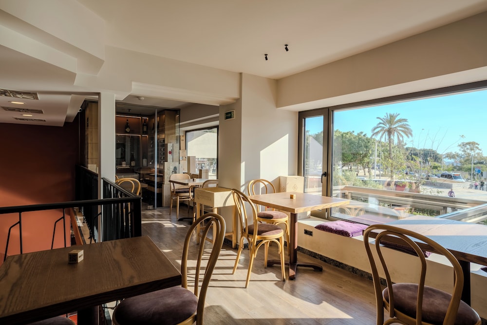 Metaxa Hotel — Restaurant & bars in Heraklion