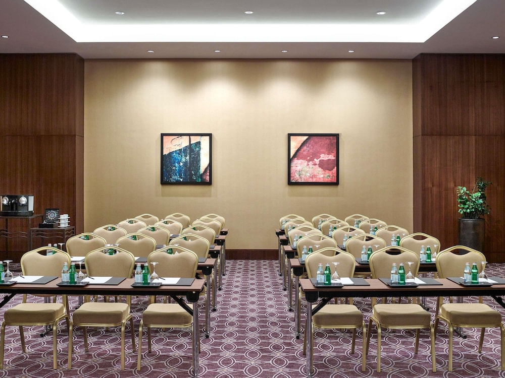 Swissotel Al Ghurair — Hotel building in Dubai