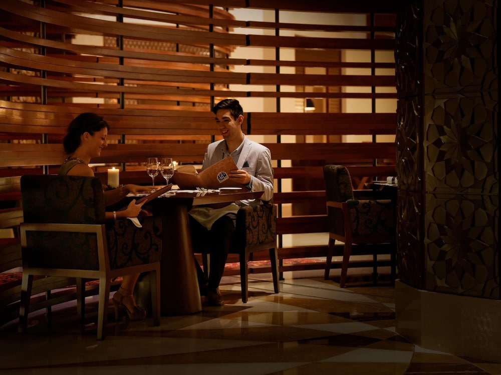 Swissotel Al Ghurair — Restaurant & bars in Dubai