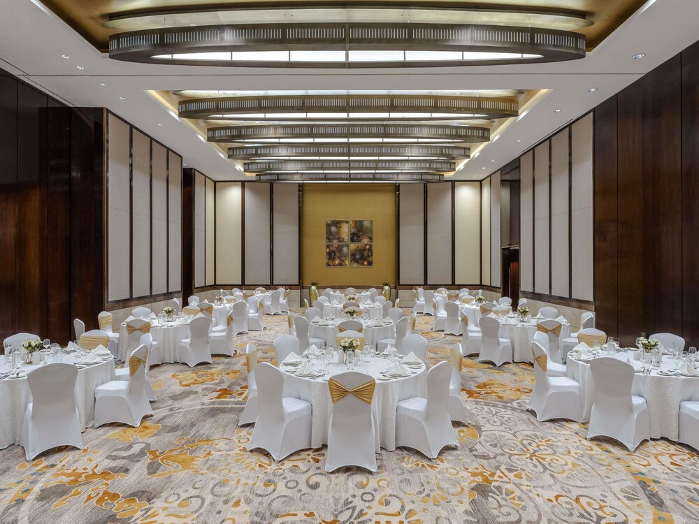 Swissotel Al Ghurair — Restaurant & bars in Dubai