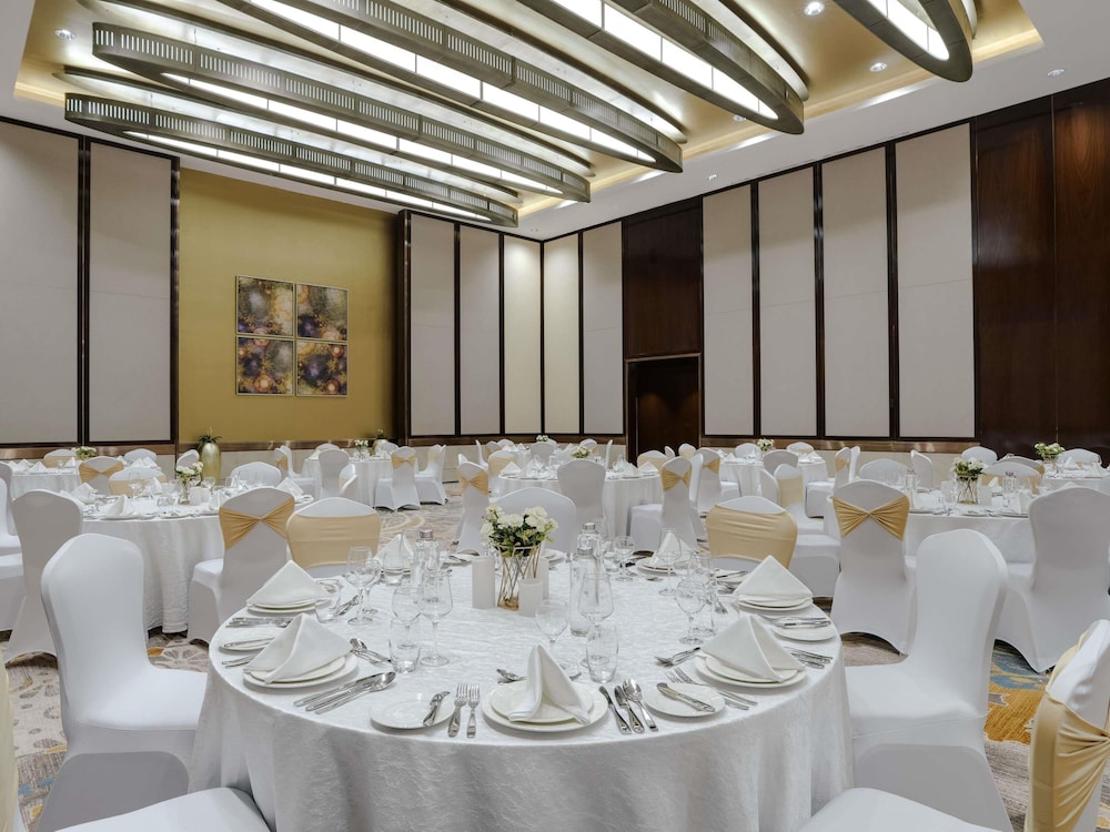 Swissotel Al Ghurair — Restaurant & bars in Dubai