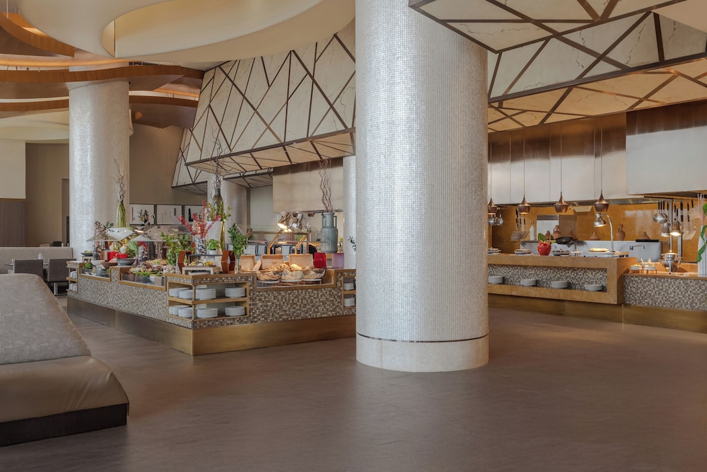 Swissotel Al Ghurair — Restaurant & bars in Dubai