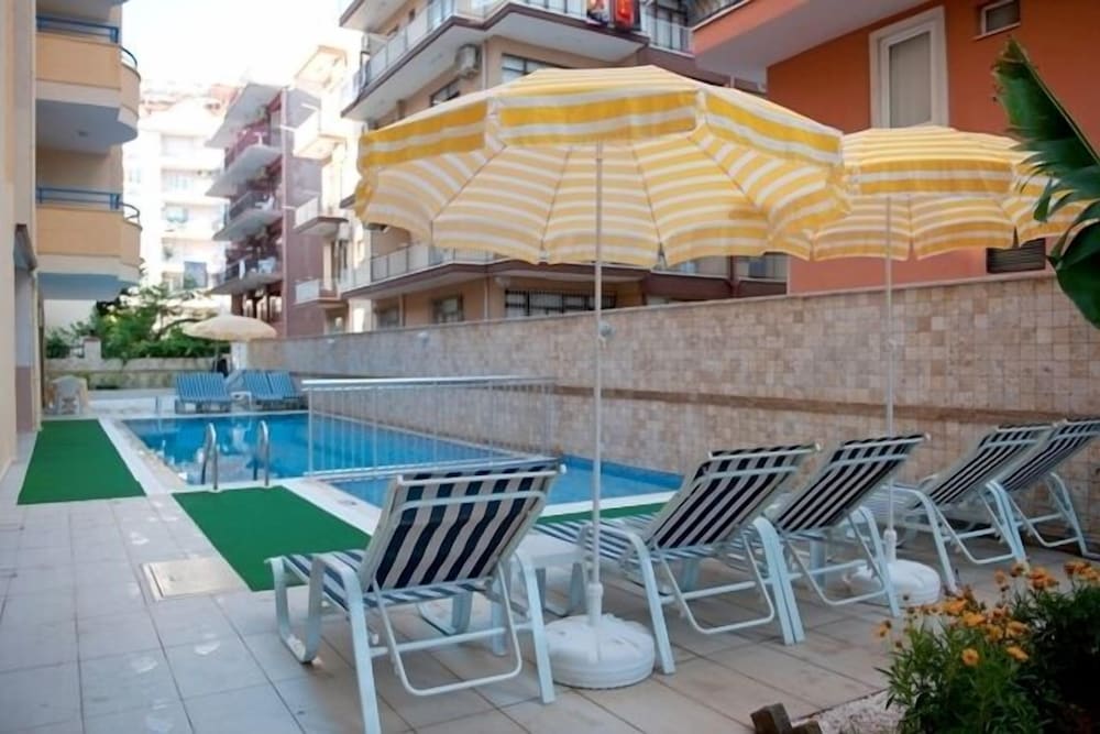 Belle Ocean Apart Hotel — Swimming pool in Alanya