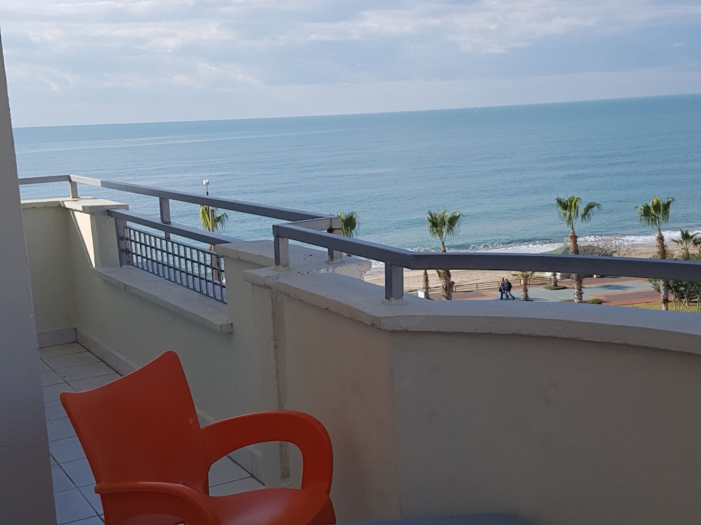 Belle Ocean Apart Hotel — Beach in Alanya