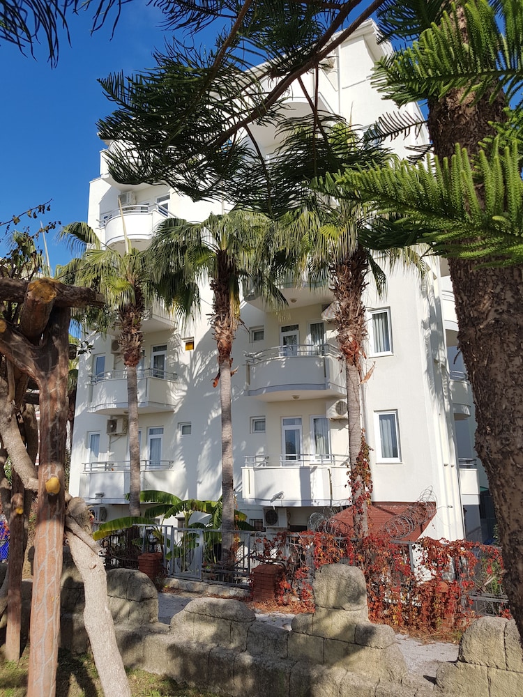 Belle Ocean Apart Hotel — Hotel building in Alanya