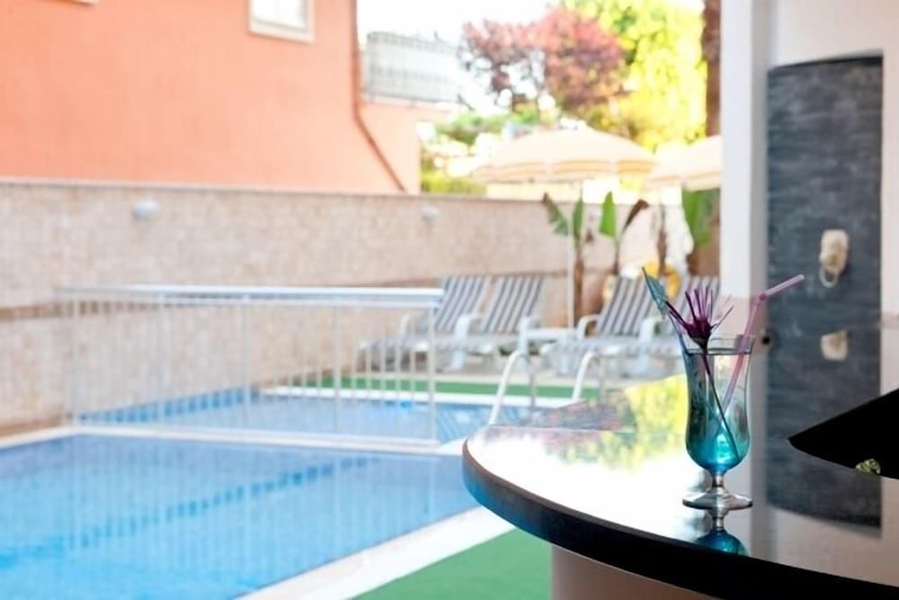 Belle Ocean Apart Hotel — Swimming pool in Alanya