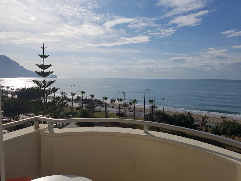 Belle Ocean Apart Hotel — Beach in Alanya