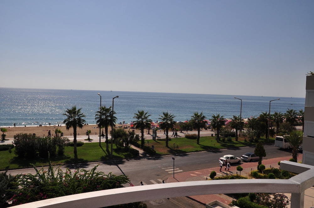 Belle Ocean Apart Hotel — Beach in Alanya