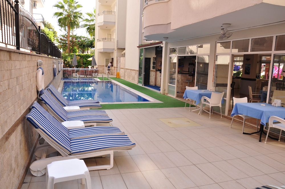Belle Ocean Apart Hotel — Swimming pool in Alanya