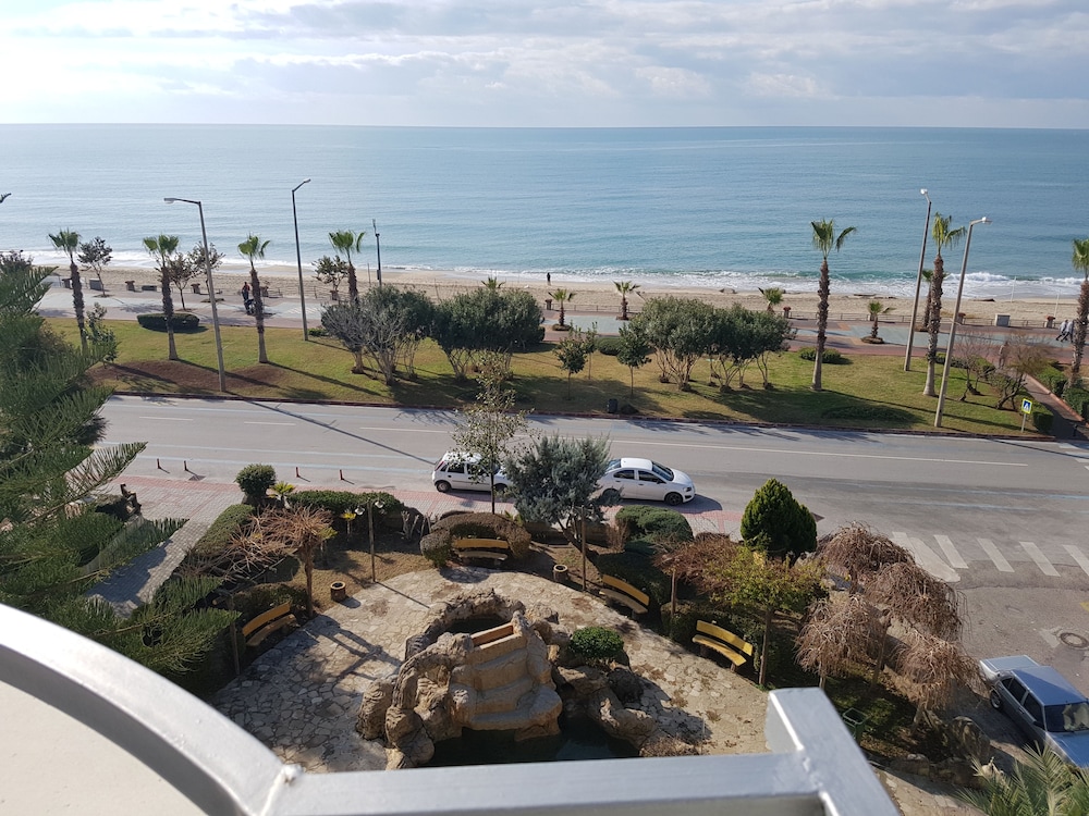 Belle Ocean Apart Hotel — Beach in Alanya