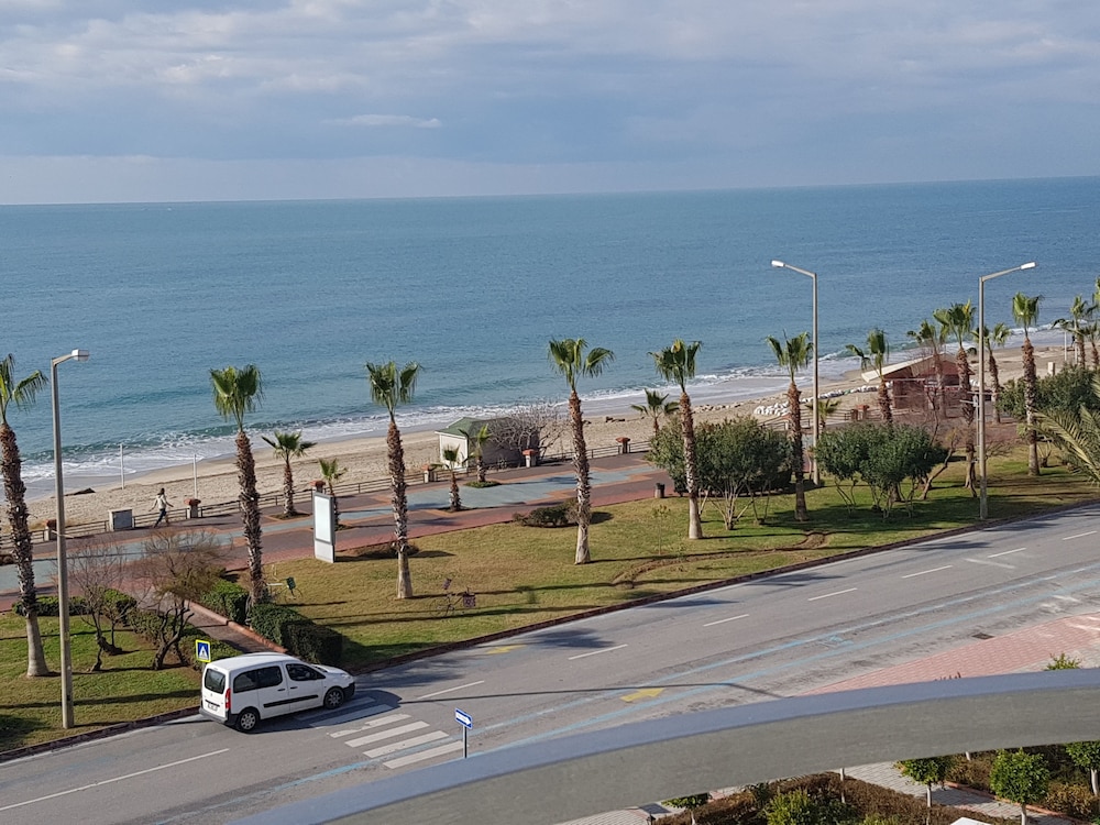 Belle Ocean Apart Hotel — Beach in Alanya