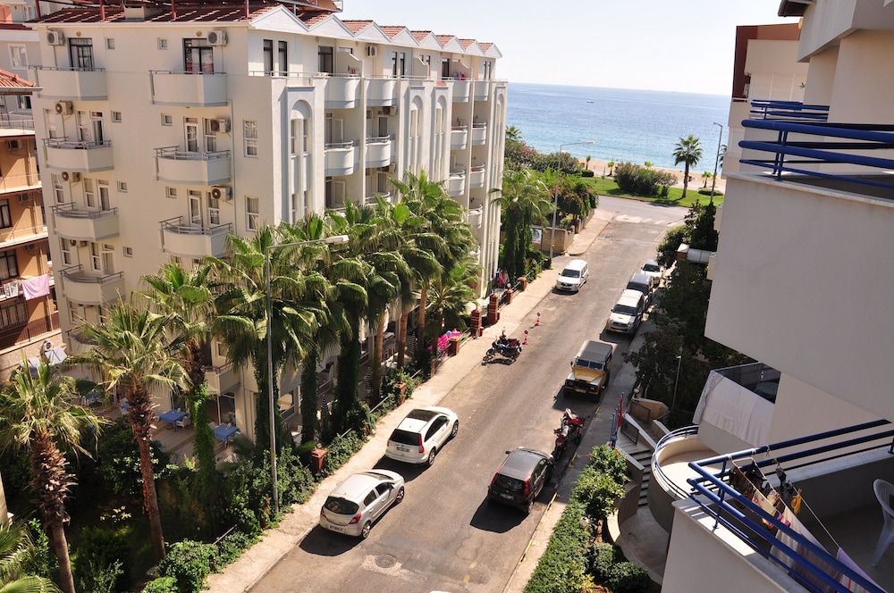 Belle Ocean Apart Hotel — Hotel building in Alanya