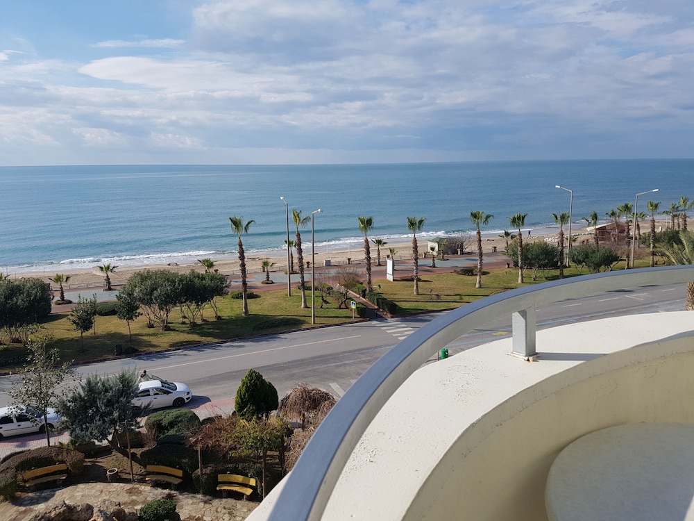 Belle Ocean Apart Hotel — Beach in Alanya