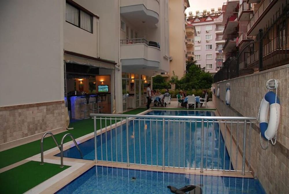 Belle Ocean Apart Hotel — Swimming pool in Alanya