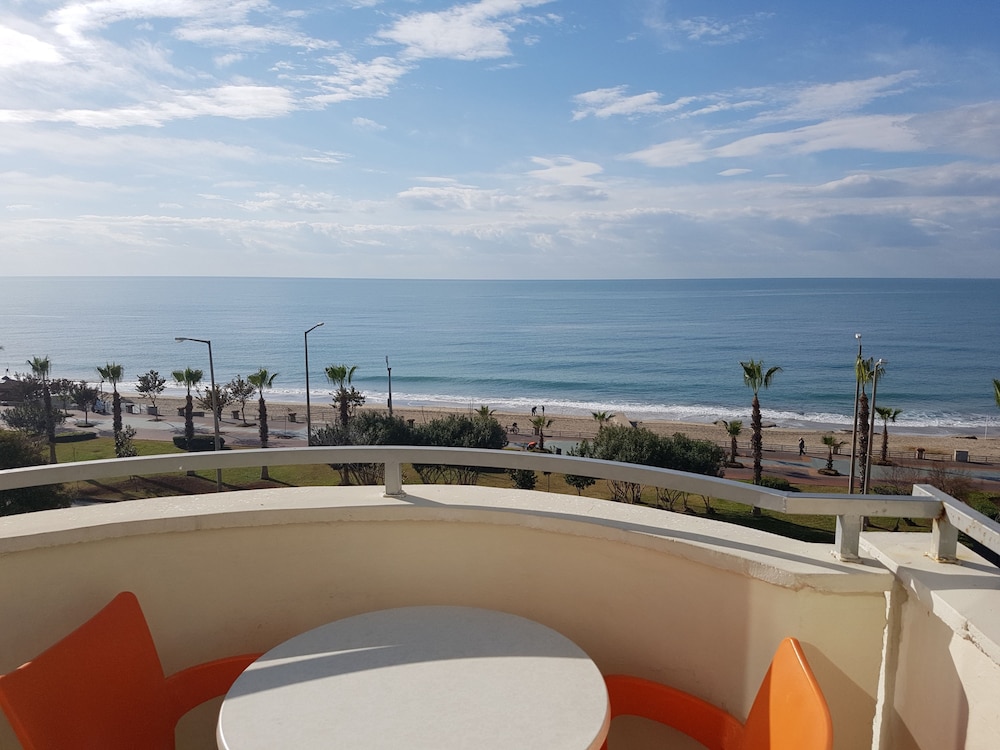 Belle Ocean Apart Hotel — Beach in Alanya