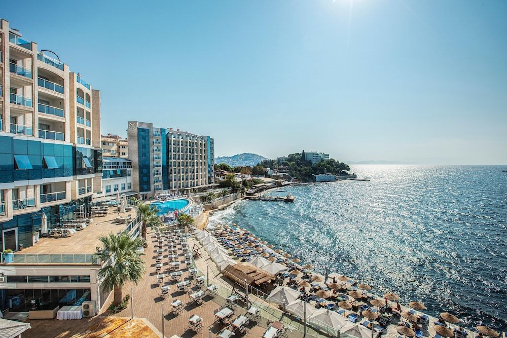 Charisma De Luxe Hotel