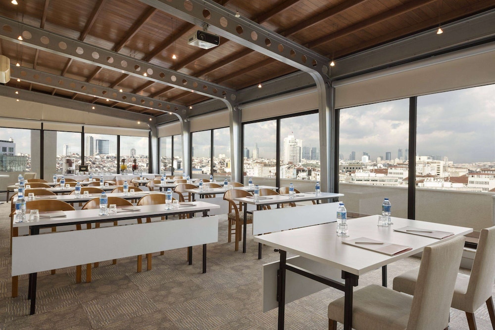 Ramada by Wyndham Istanbul Taksim