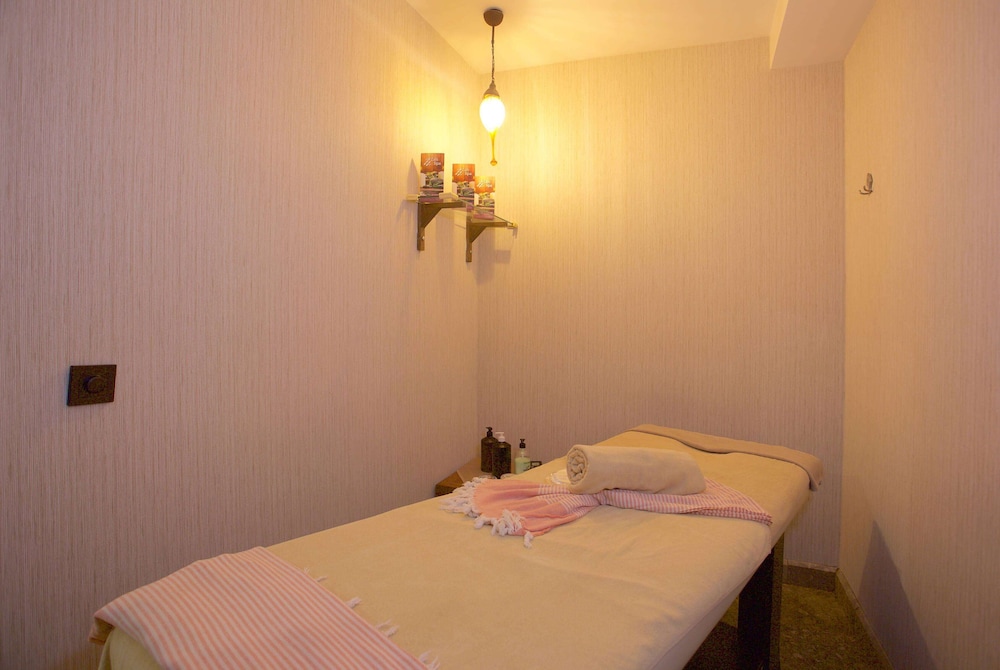 Ramada by Wyndham Istanbul Taksim - zdjęcie 5