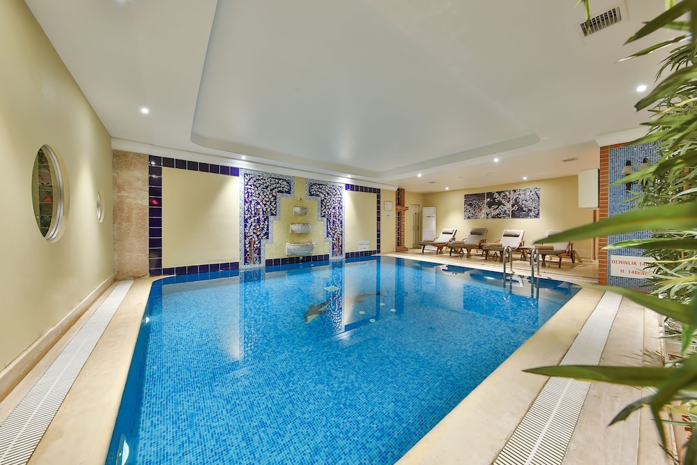Ramada by Wyndham Istanbul Taksim - zdjęcie 2