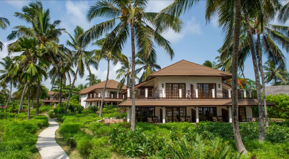 Breezes Beach Club & Spa – Half Board — Hotel building in Dongwe, Zanzibar South