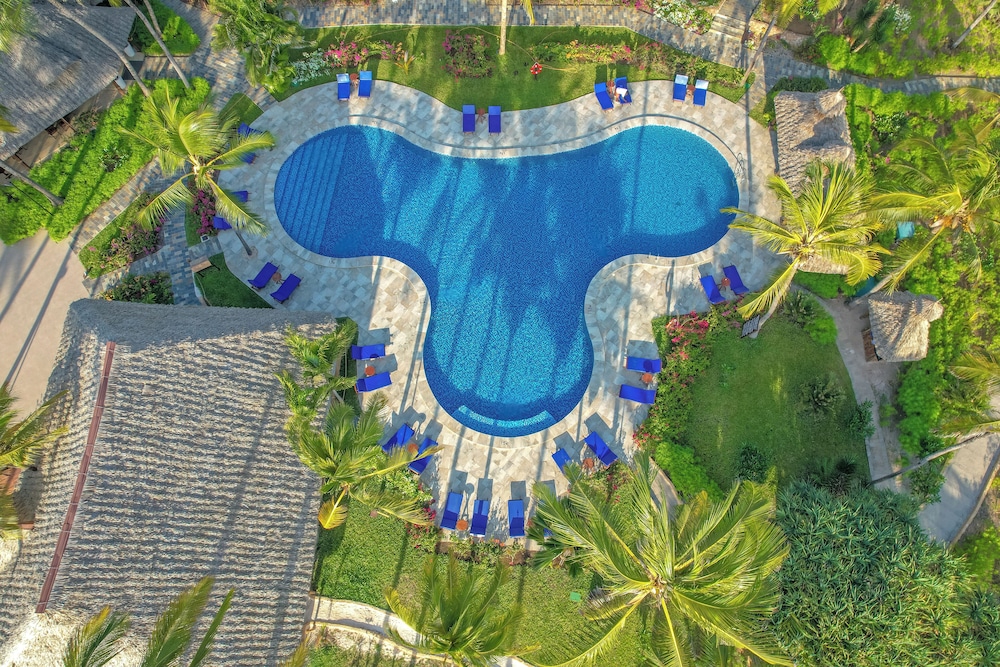 Breezes Beach Club & Spa – Half Board — Swimming pool in Dongwe, Zanzibar South