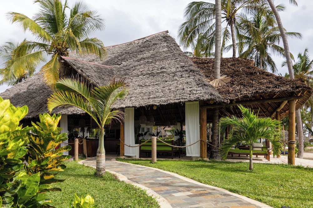 Breezes Beach Club & Spa – Half Board — Restaurant & bars in Dongwe, Zanzibar South