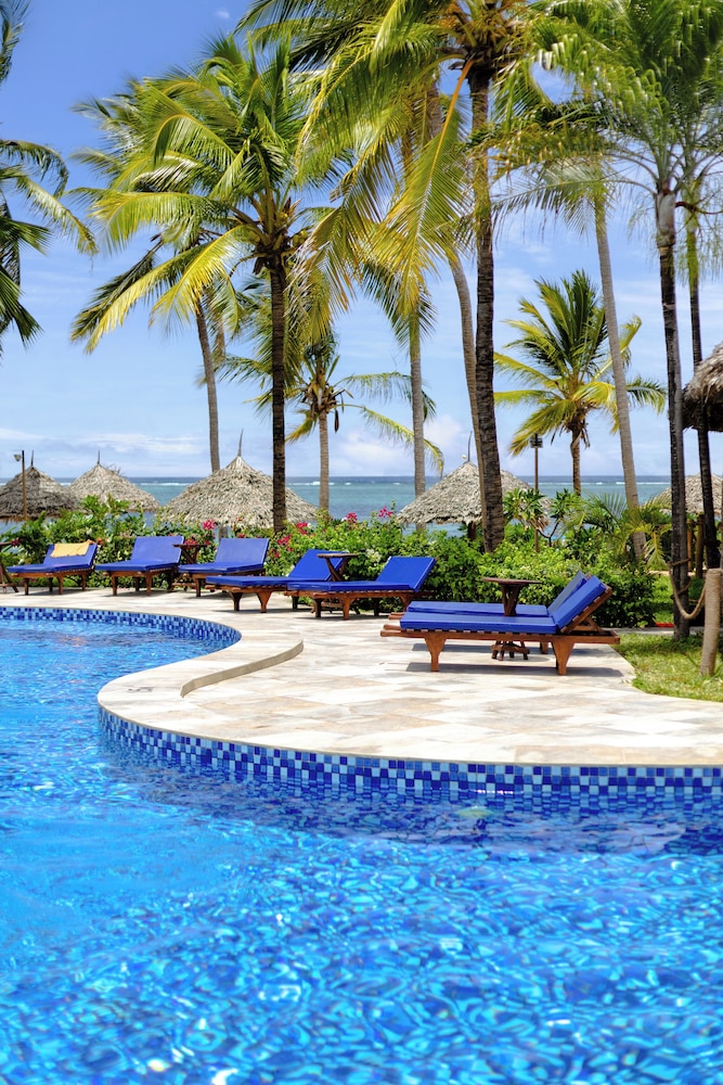 Breezes Beach Club & Spa – Half Board — Swimming pool in Dongwe, Zanzibar South