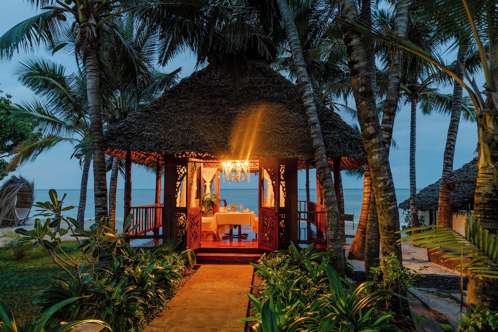 Breezes Beach Club & Spa – Half Board — Restaurant & bars in Dongwe, Zanzibar South