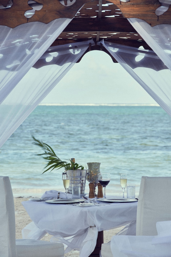 Breezes Beach Club & Spa – Half Board — Restaurant & bars in Dongwe, Zanzibar South